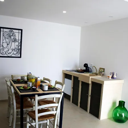 Miria Couette-café 3*